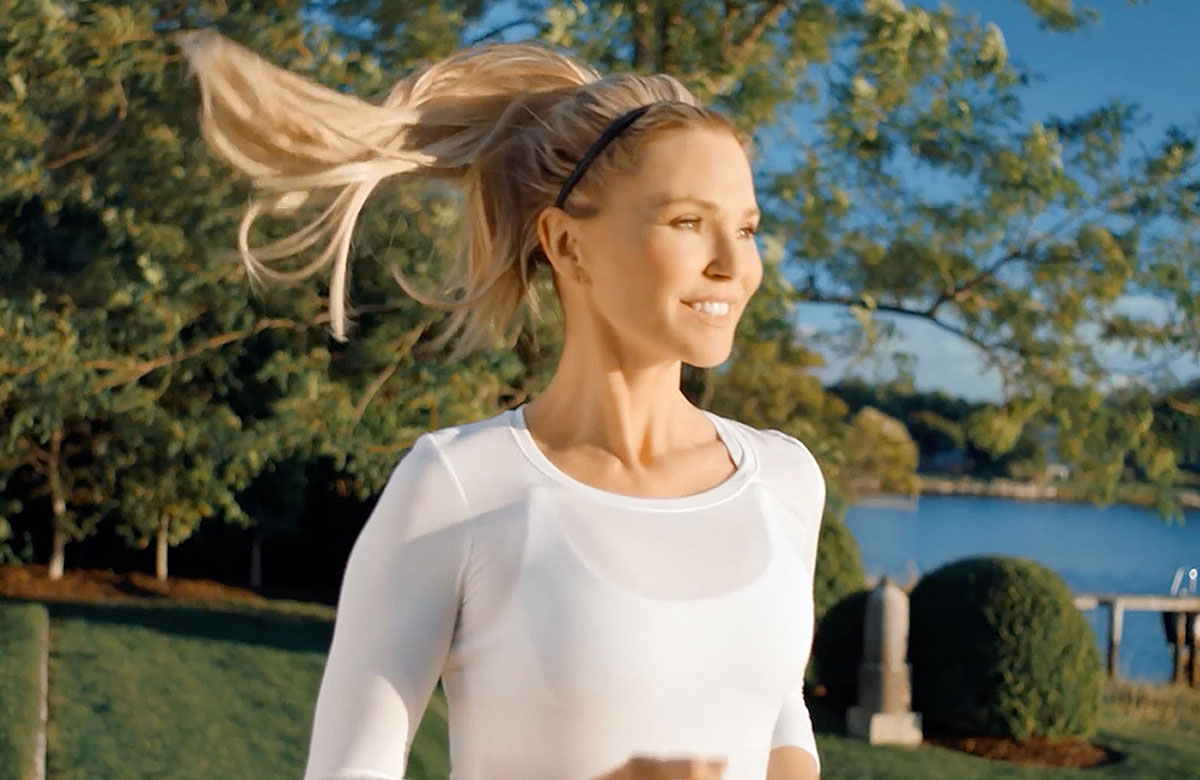 Xeomin - Christie Brinkley running in the Hamptons